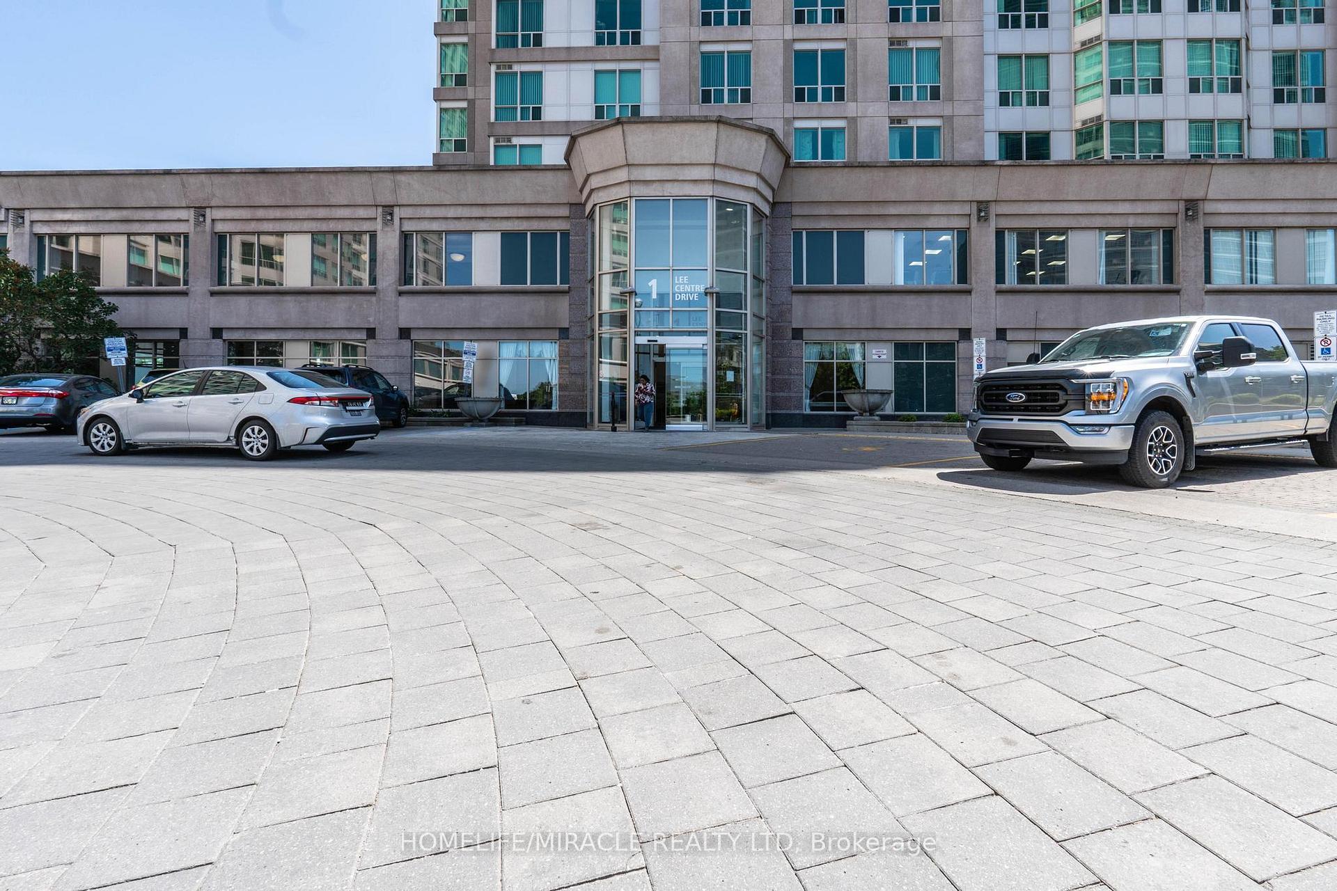 2 Bedrooms Condo at 1 Lee Centre, Toronto For sale