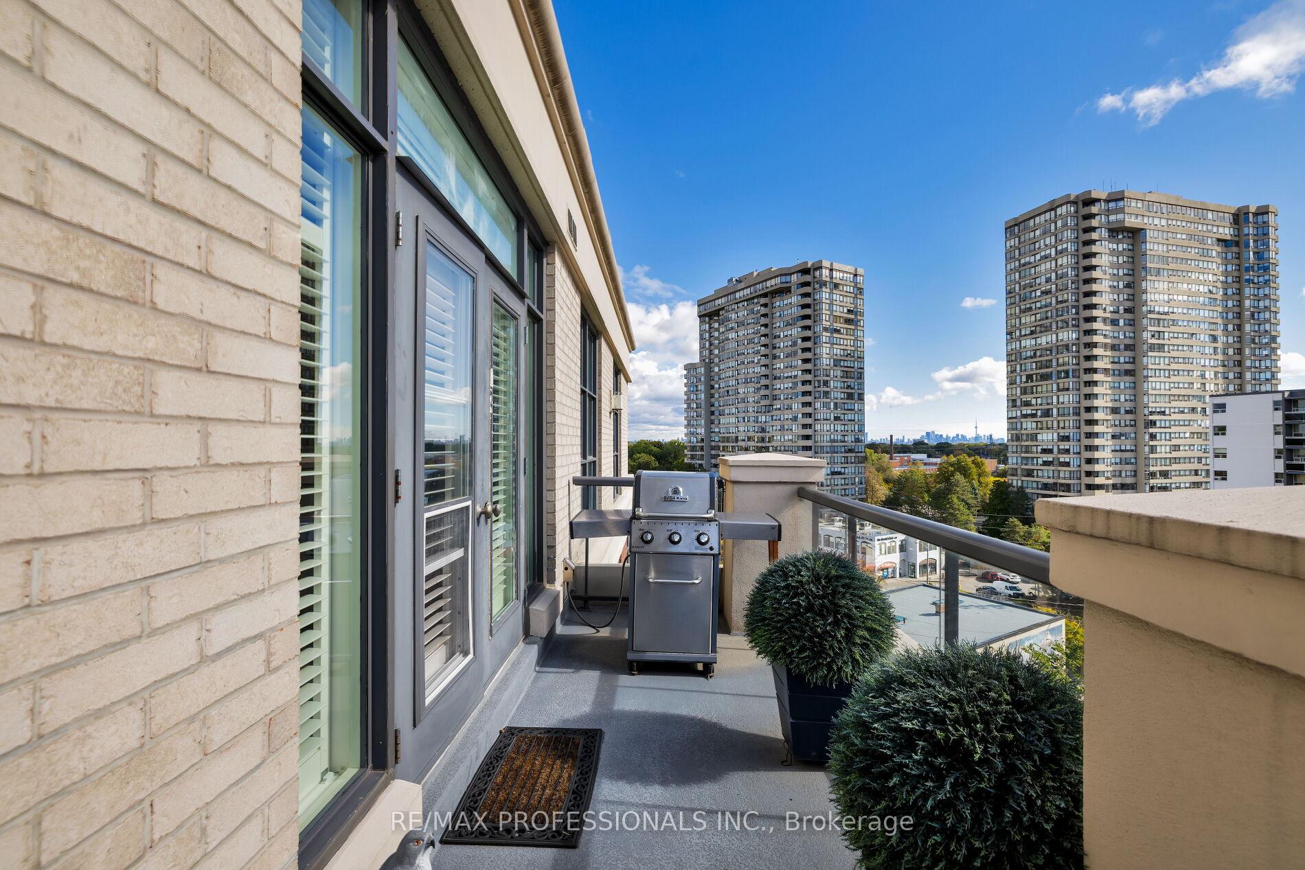 3 Bedrooms Condo at 9 Burnhamthorpe, Toronto For sale