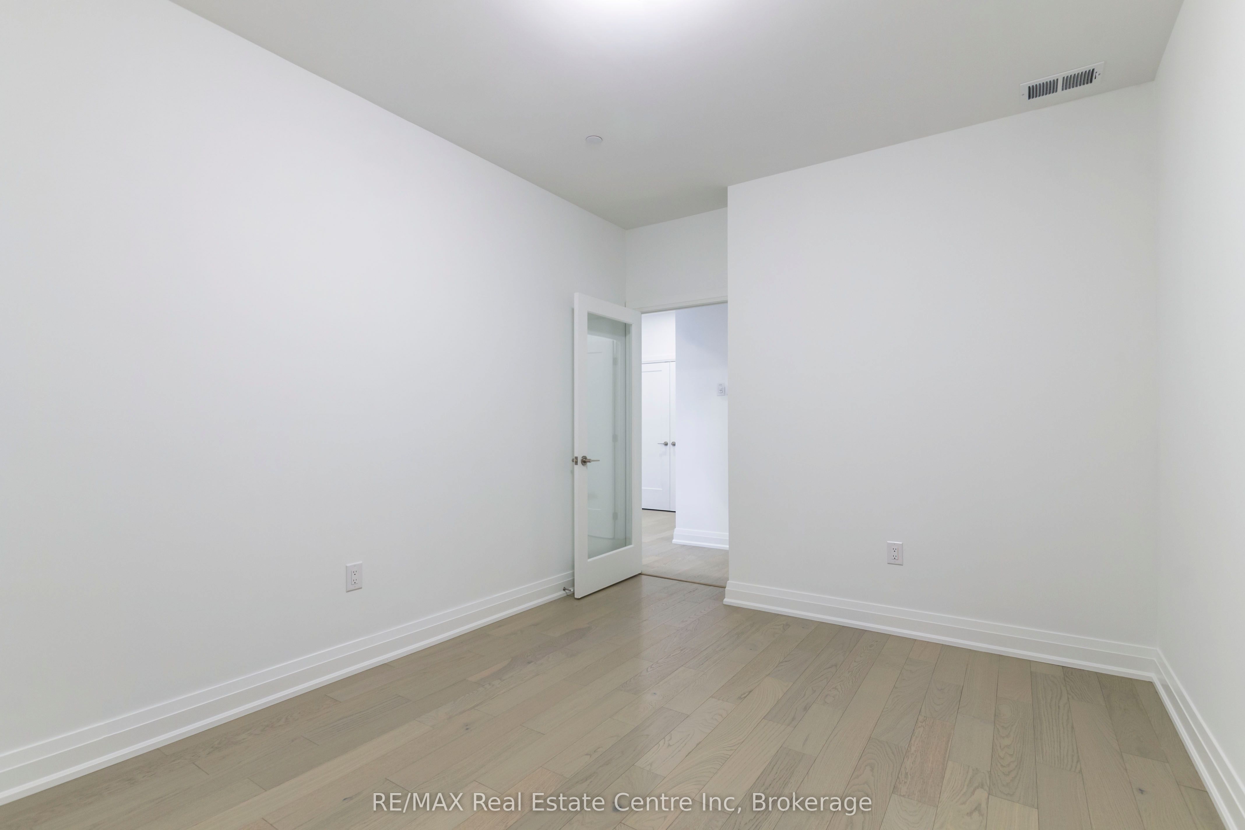 71 Wyndham Street S, #701