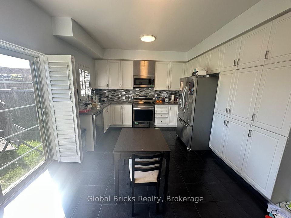3366 Roma Avenue, Burlington, ON L7M 0N7