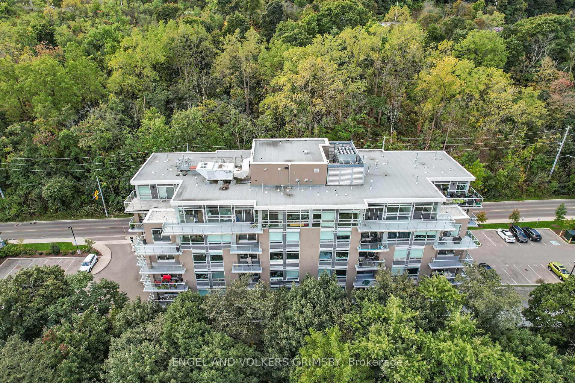 2 Bedrooms Condo at 479 Charlton,  Hamilton For sale