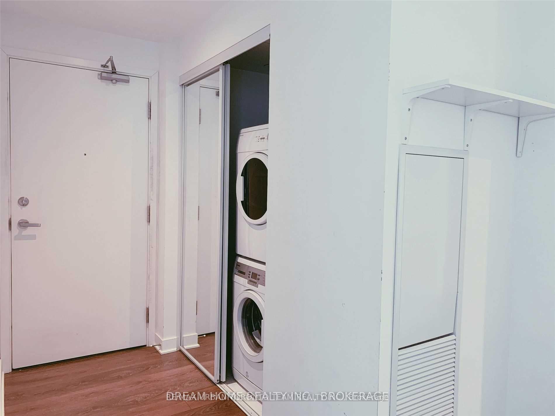 3 Bedrooms Condo at 15 Grenville, Toronto For sale