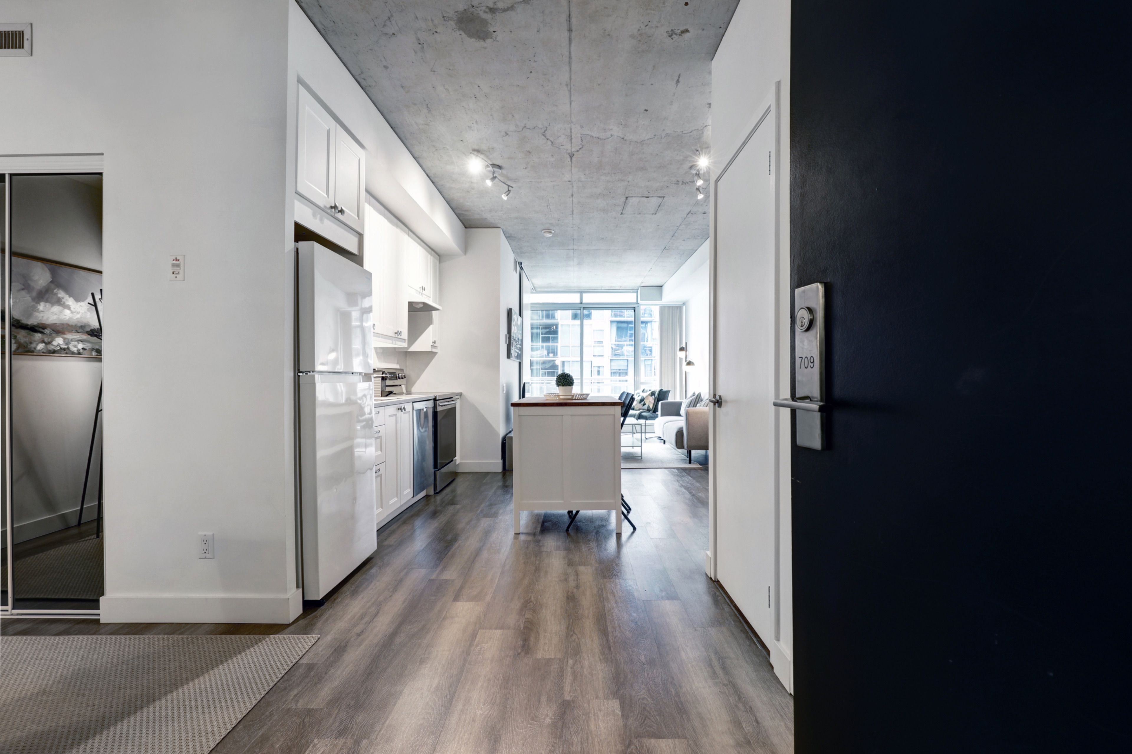 38 Niagara Street 709