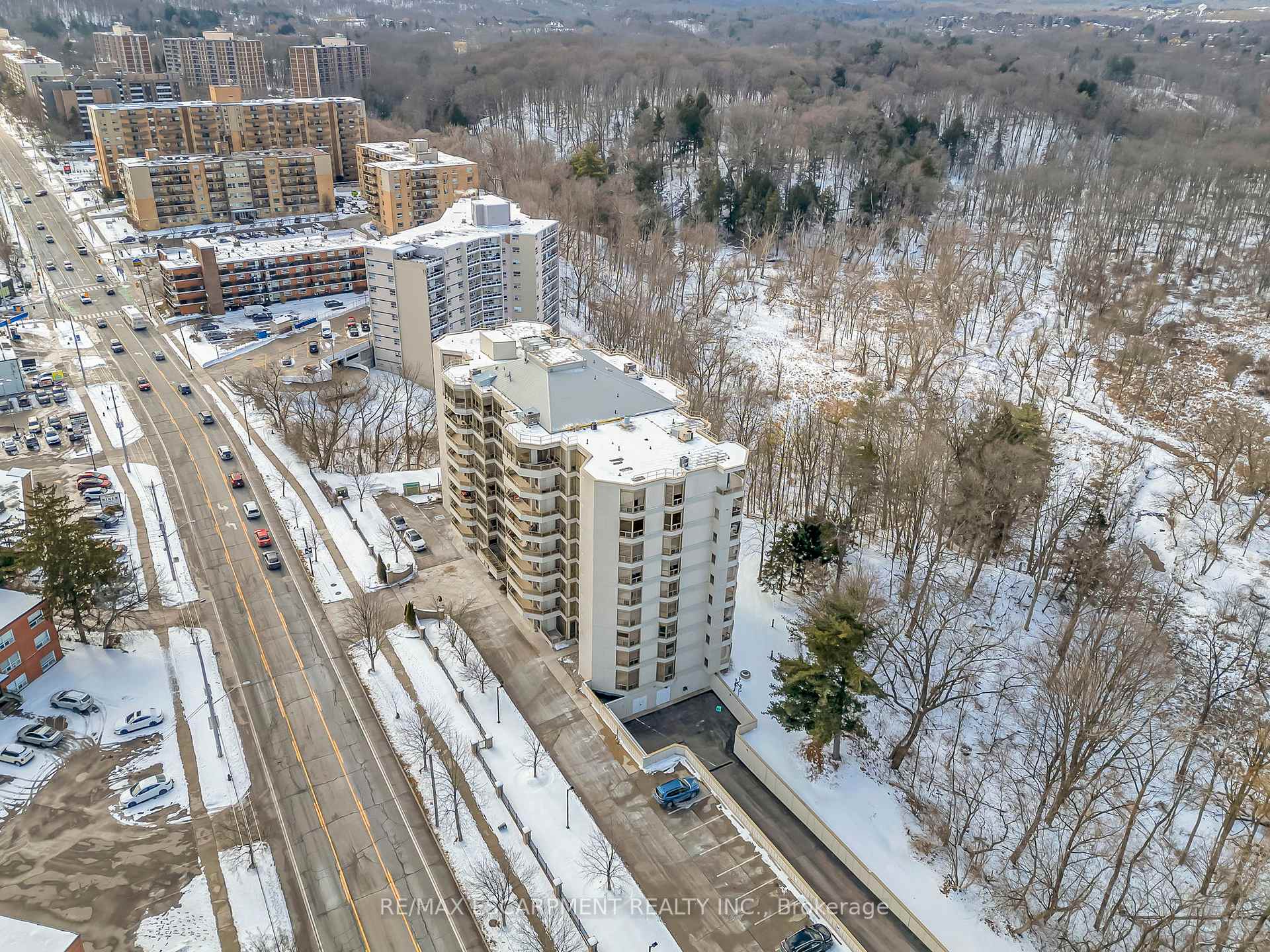 2 Bedrooms Condo at 1770 Main,  Hamilton For sale