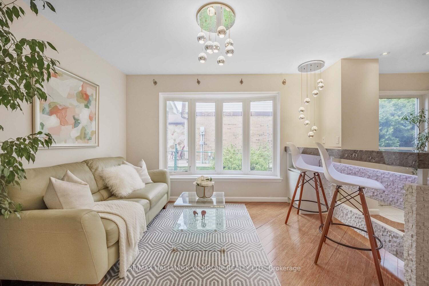 8 Mansfield Street, Brampton, ON L6S 2Y3