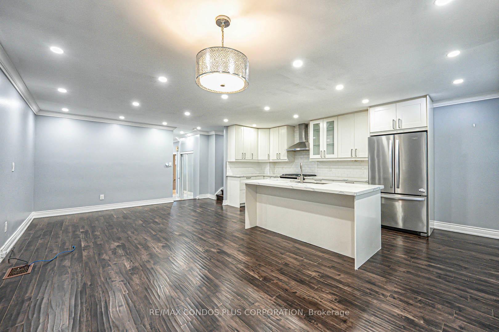 3 Bedrooms Condo at 525 Meadows, Mississauga For sale