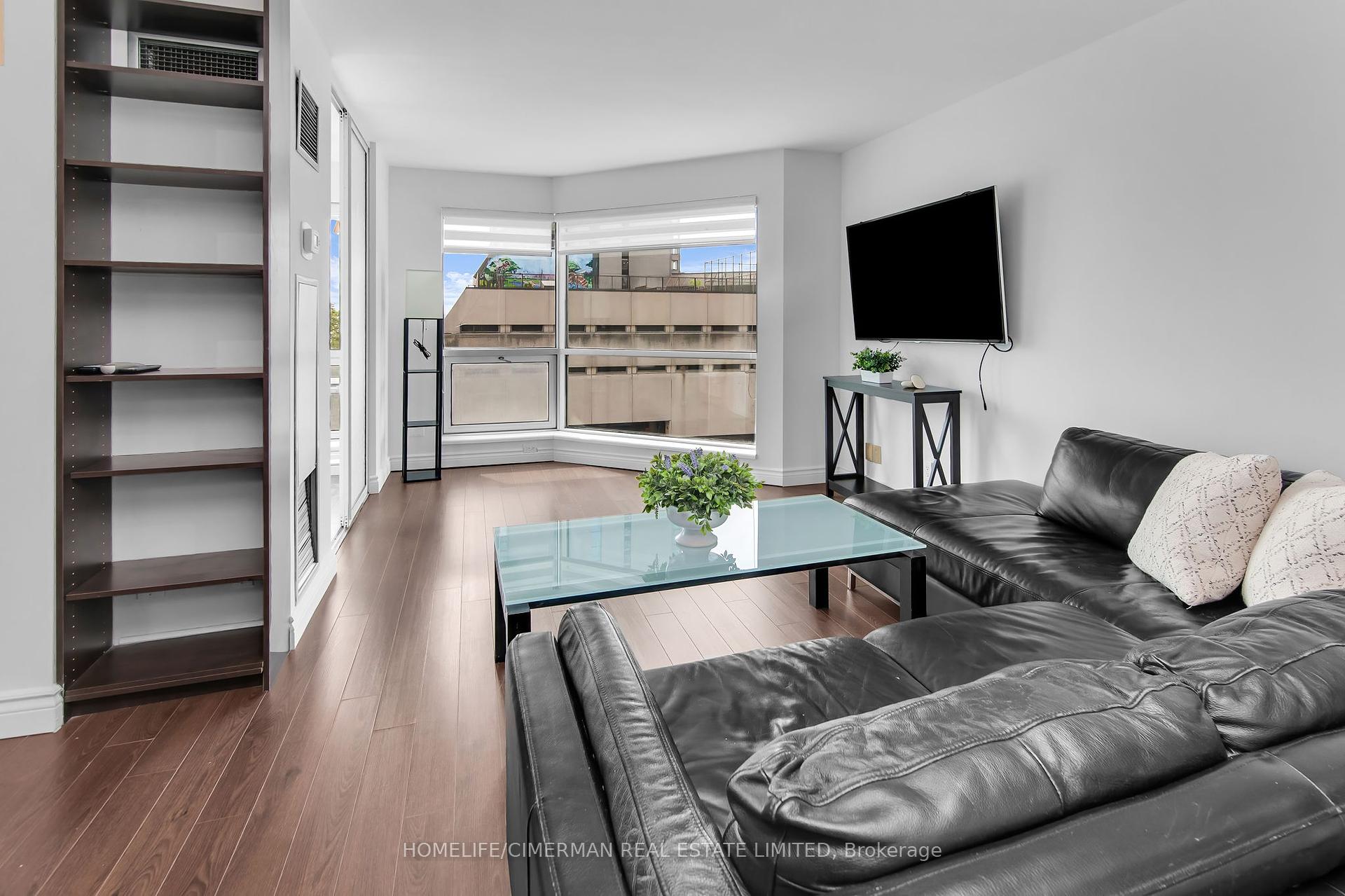 3 Bedrooms Condo at 10 Queens Quay, Toronto For sale