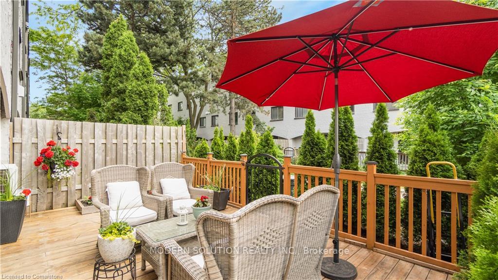 4 Bedrooms Condo at 1016 Falgarwood, Oakville For sale
