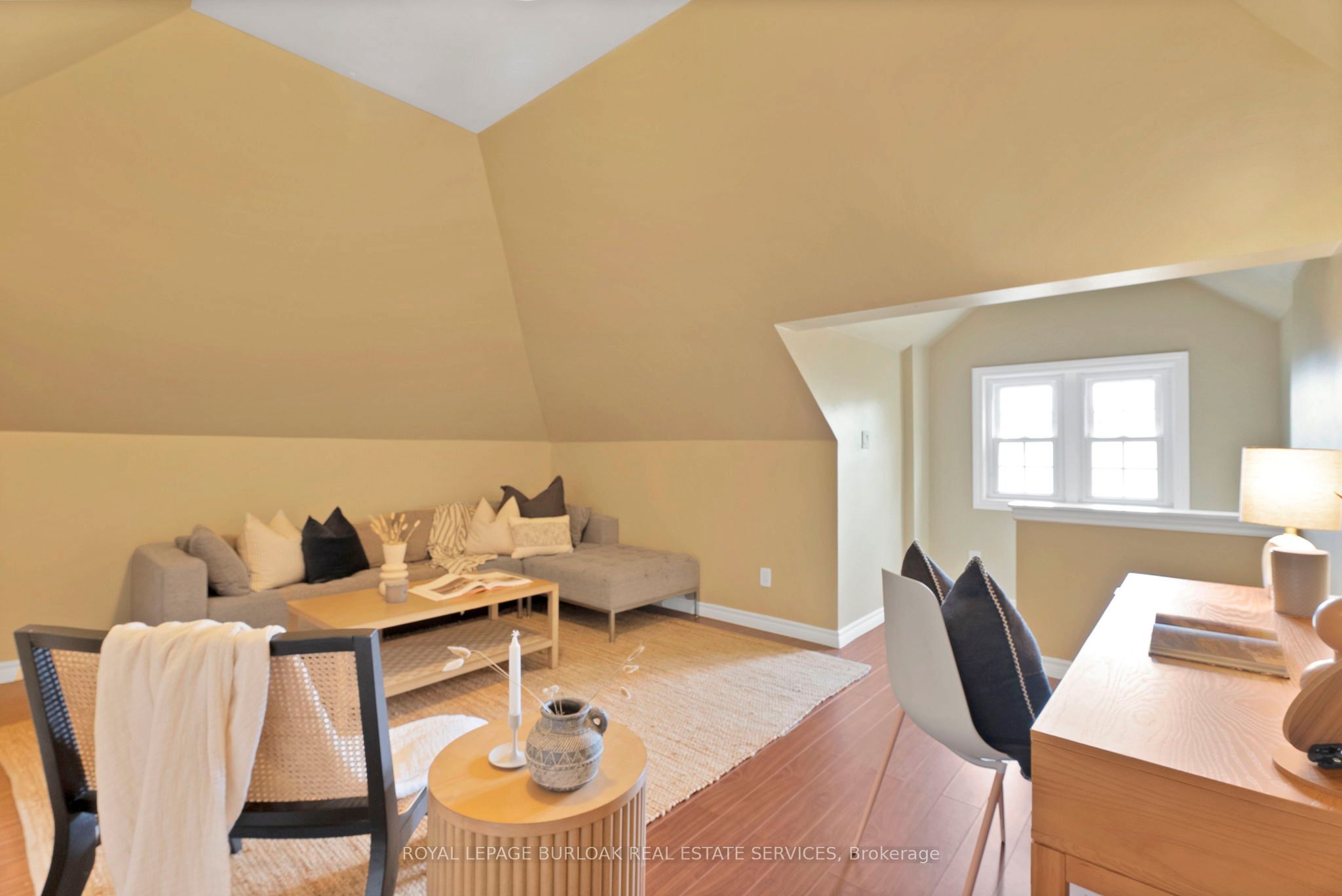 295 Plains Road W