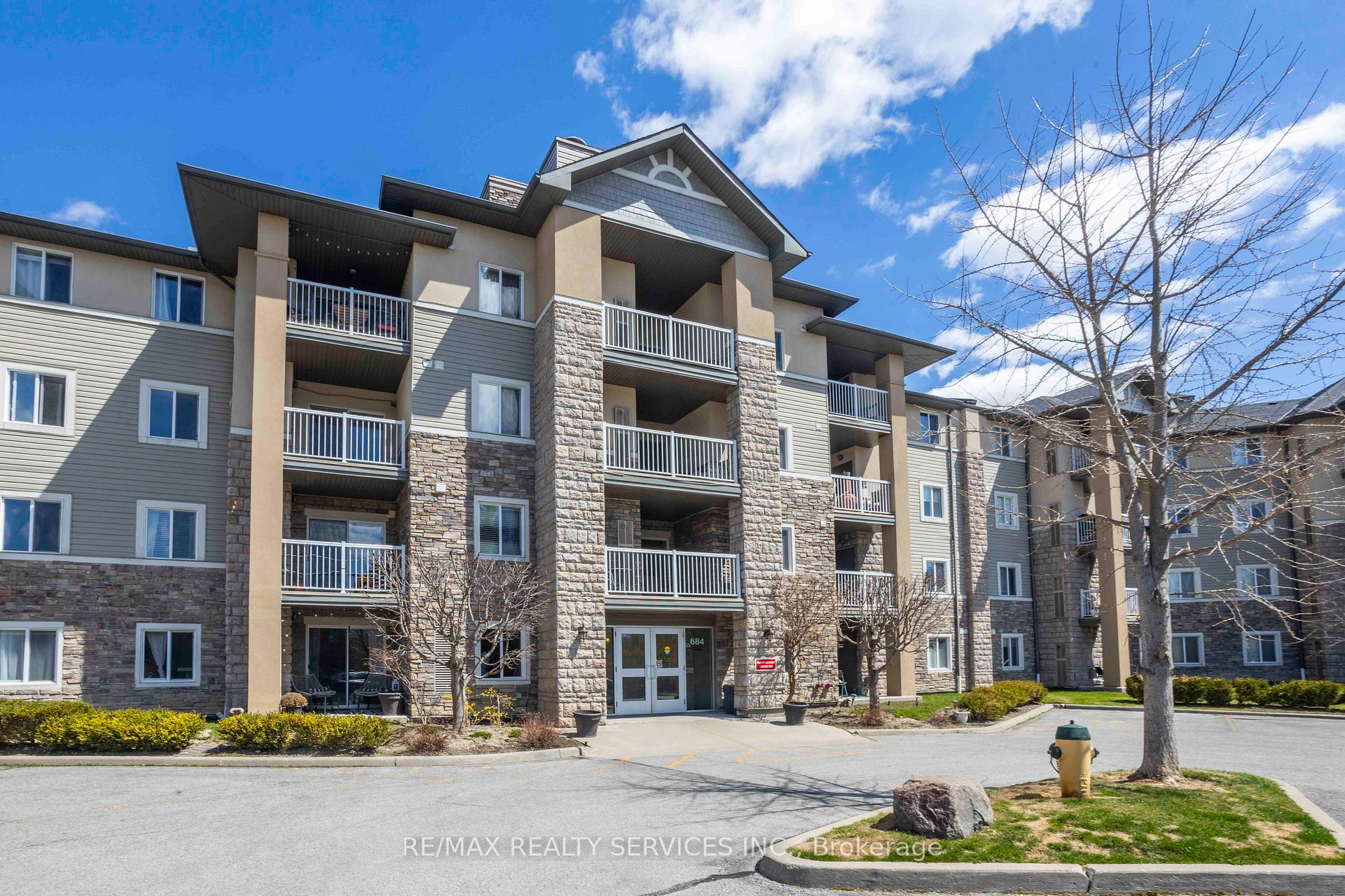 3 Bedrooms Condo at 684 Warden, Toronto For sale