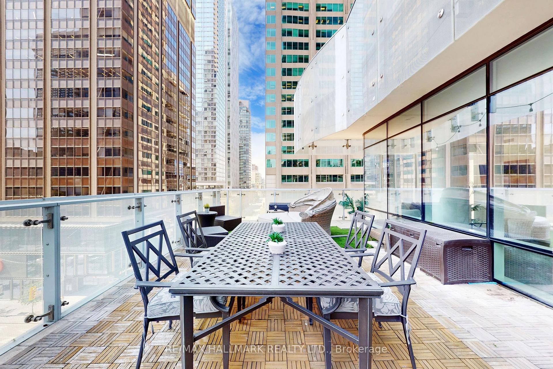 3 Bedrooms Condo at 1 Bloor,  Toronto For sale