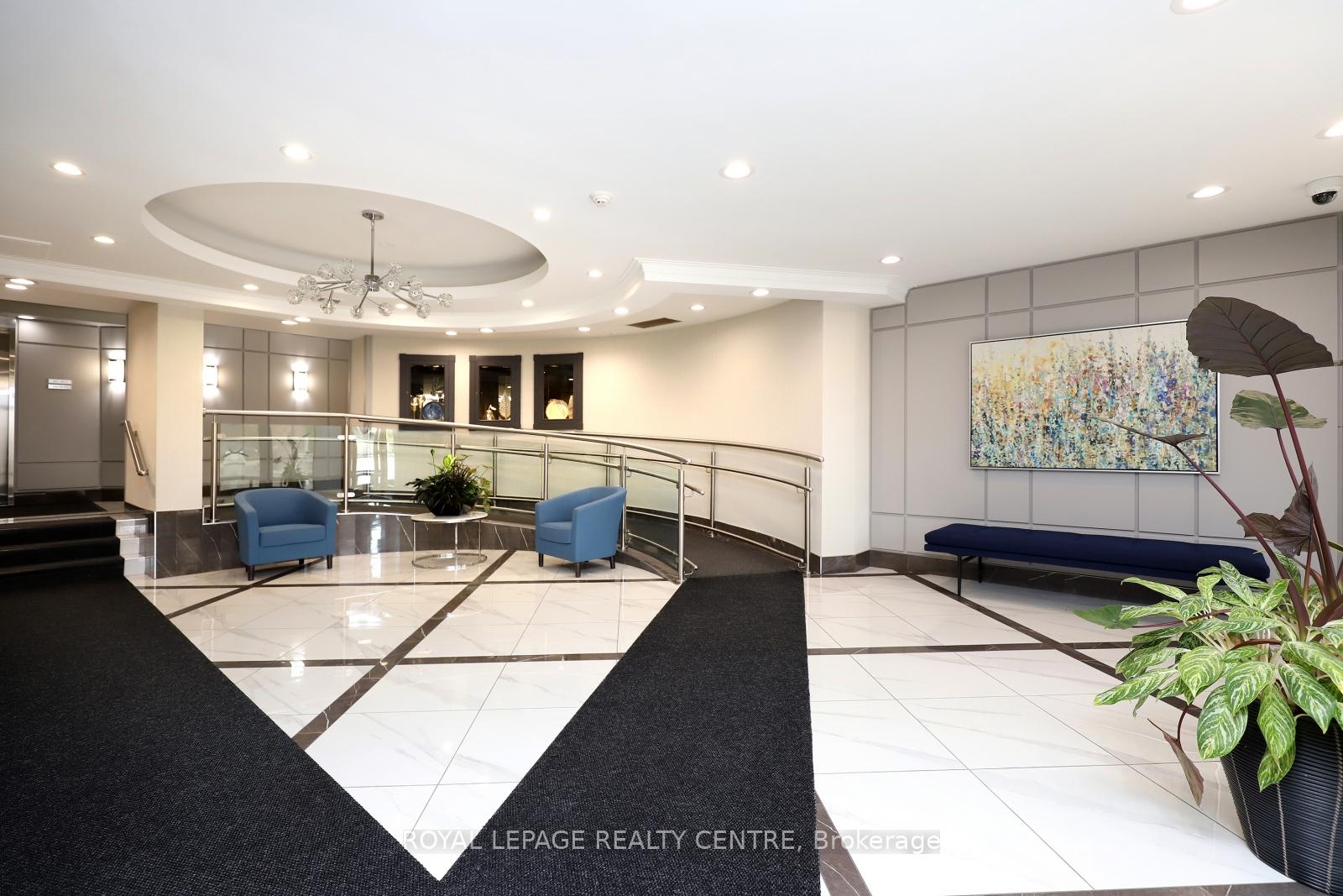 2 Bedrooms Condo at 1001 Cedarglen, Mississauga For sale