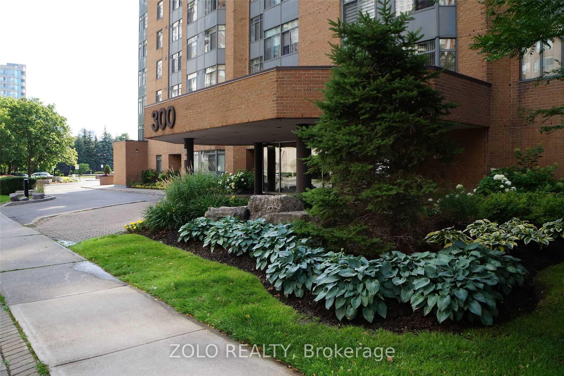 3 Bedrooms Condo at 300 Webb, Mississauga For sale