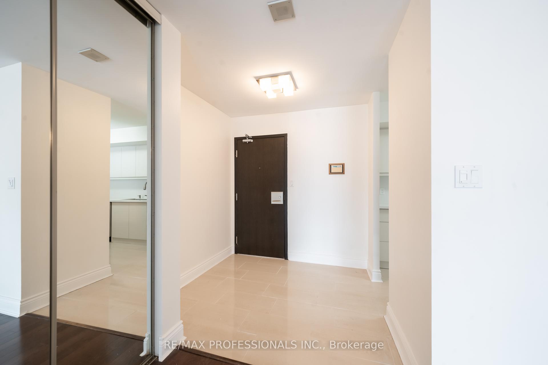 2 Bedrooms Condo at 25 The Esplanade, Toronto For sale