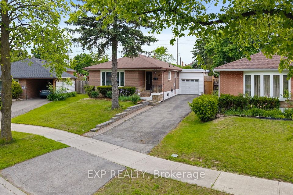 44 Almayo Crescent