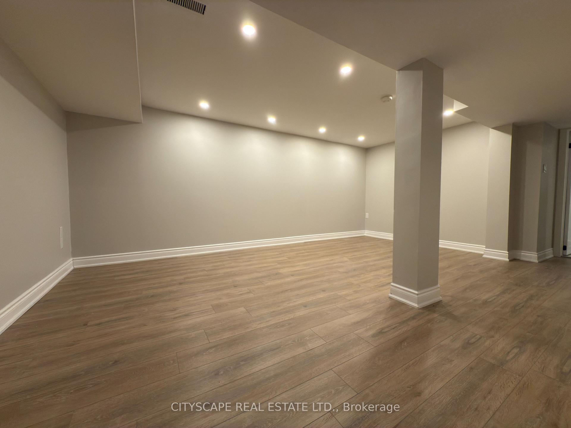 4 Bedrooms Condo at 5659 Glen Erin, Mississauga For sale
