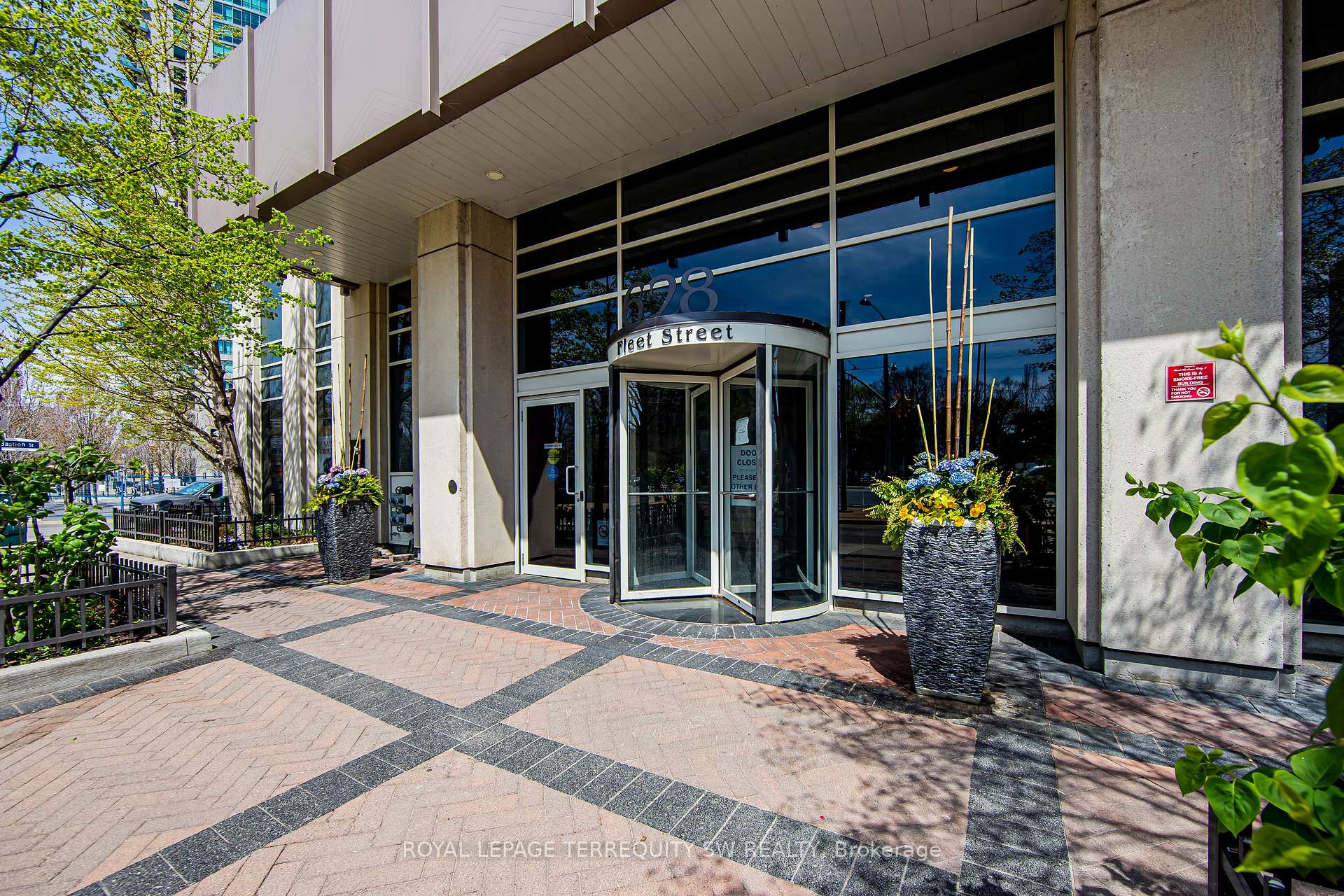 3 Bedrooms Condo at 628 Fleet, Toronto For sale