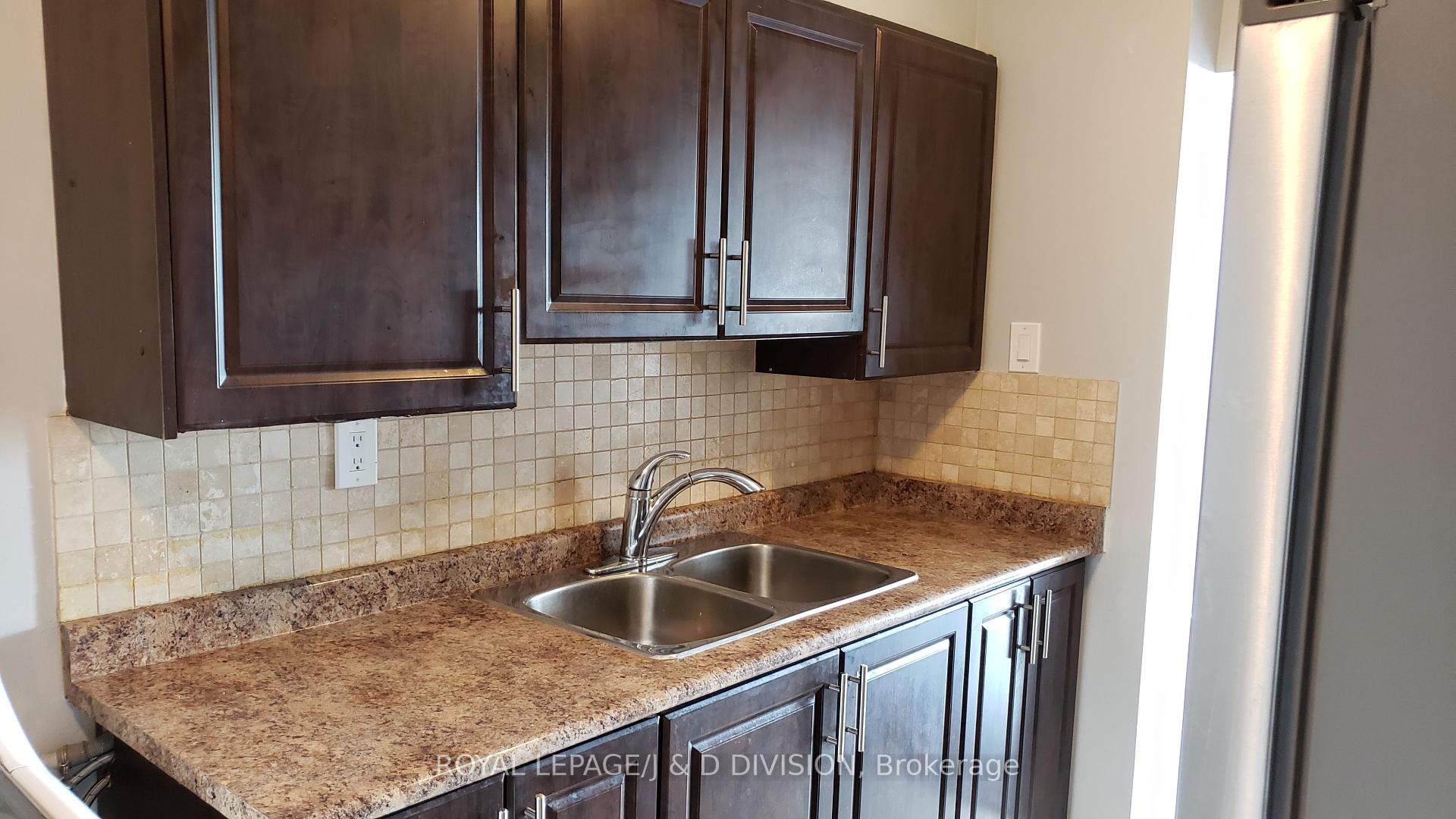 2 Bedrooms Condo at 10 Tobermory, Toronto For sale