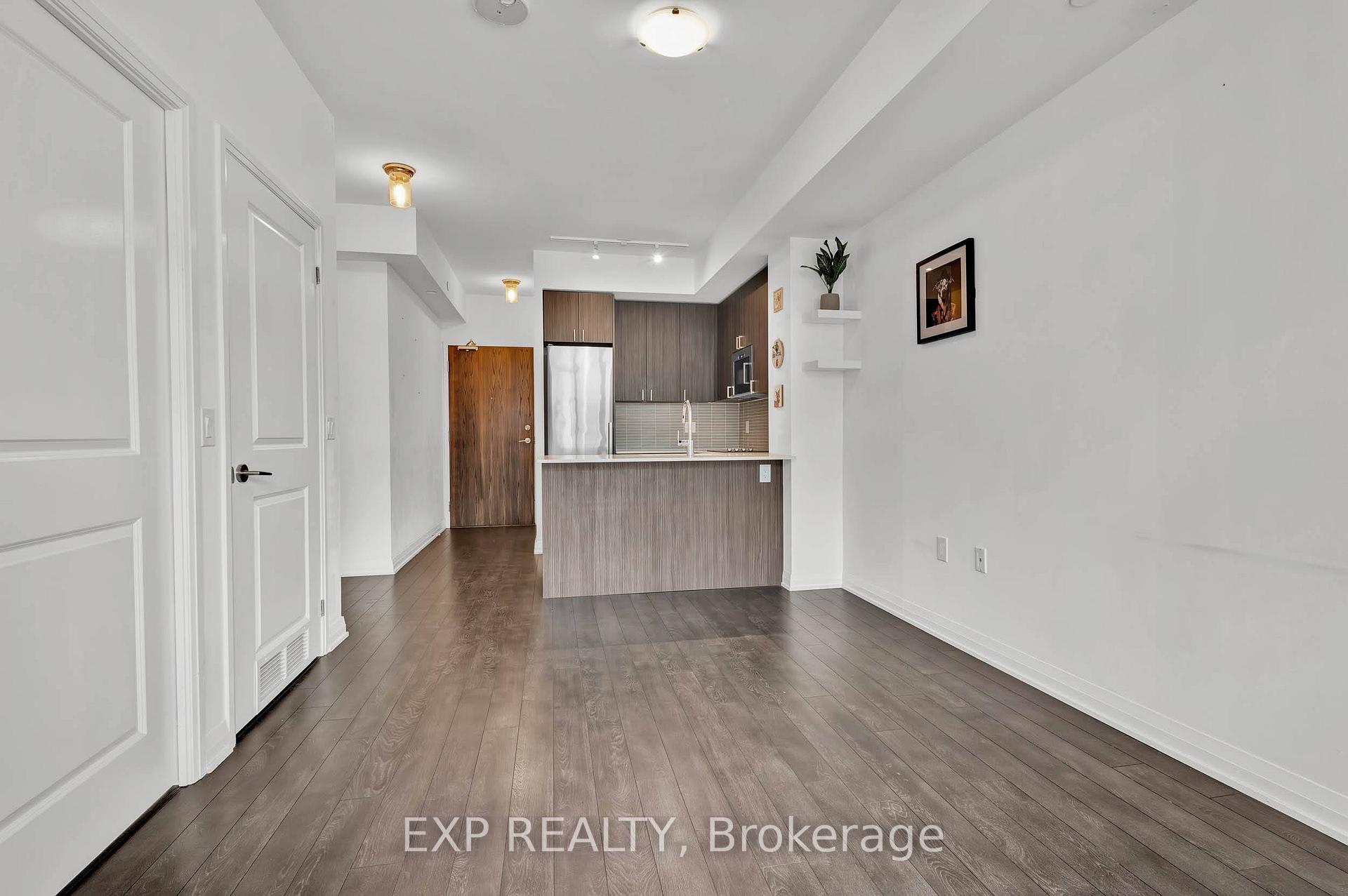 1 Bedroom Condo at 99 Eagle Rock, Vaughan For sale