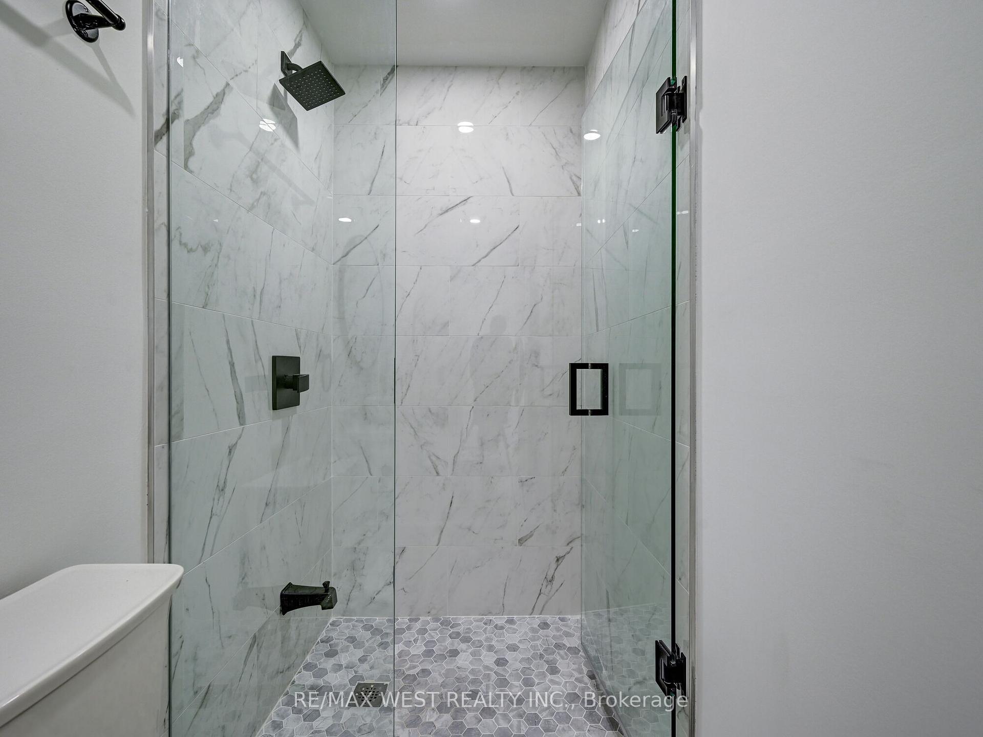 3 Bedrooms Condo at 22 Tandridge, Toronto For sale
