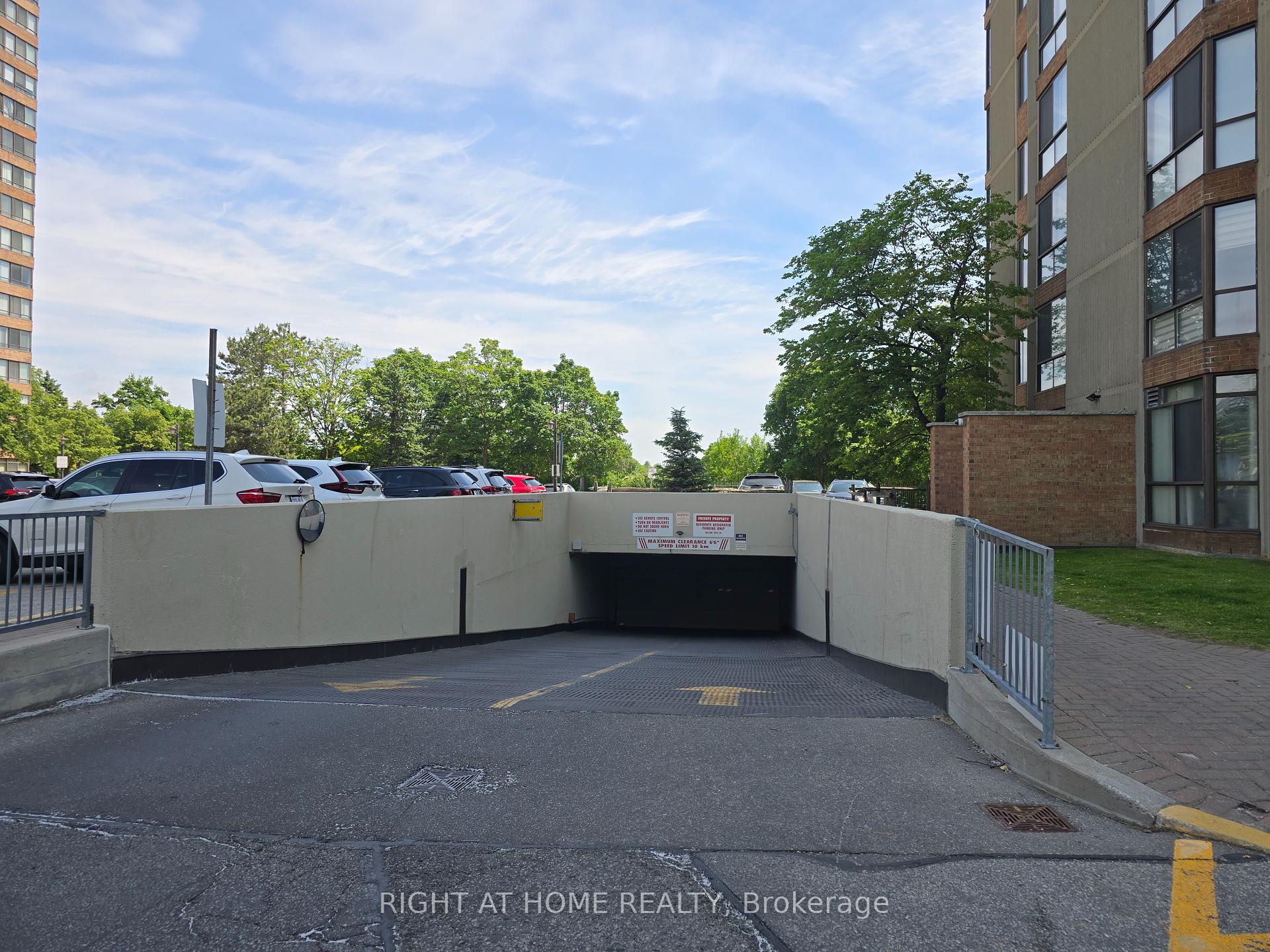 3 Bedrooms Condo at 75 Bamburgh, Toronto For sale