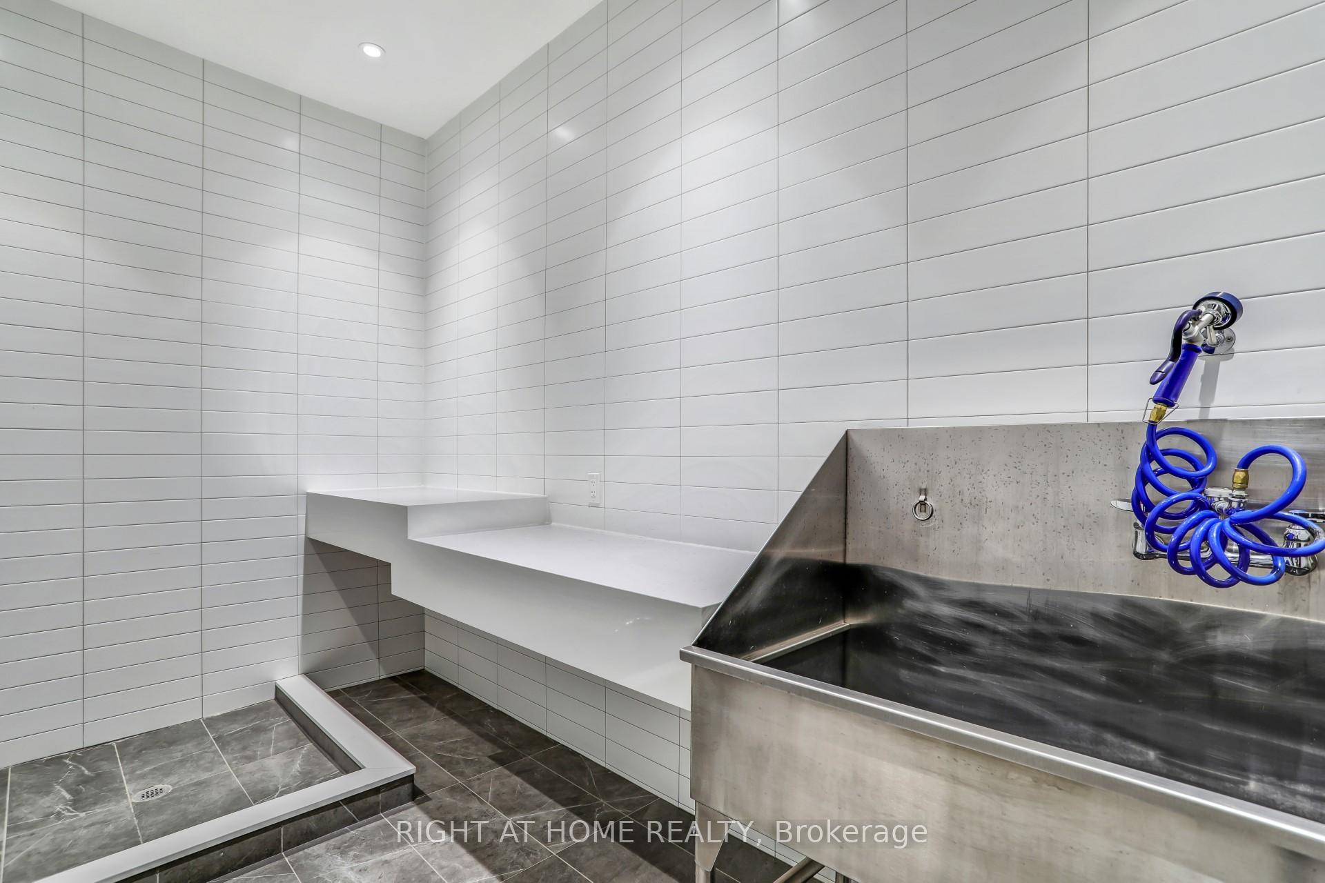4 Bedrooms Condo at 31 Tippett, Toronto For sale