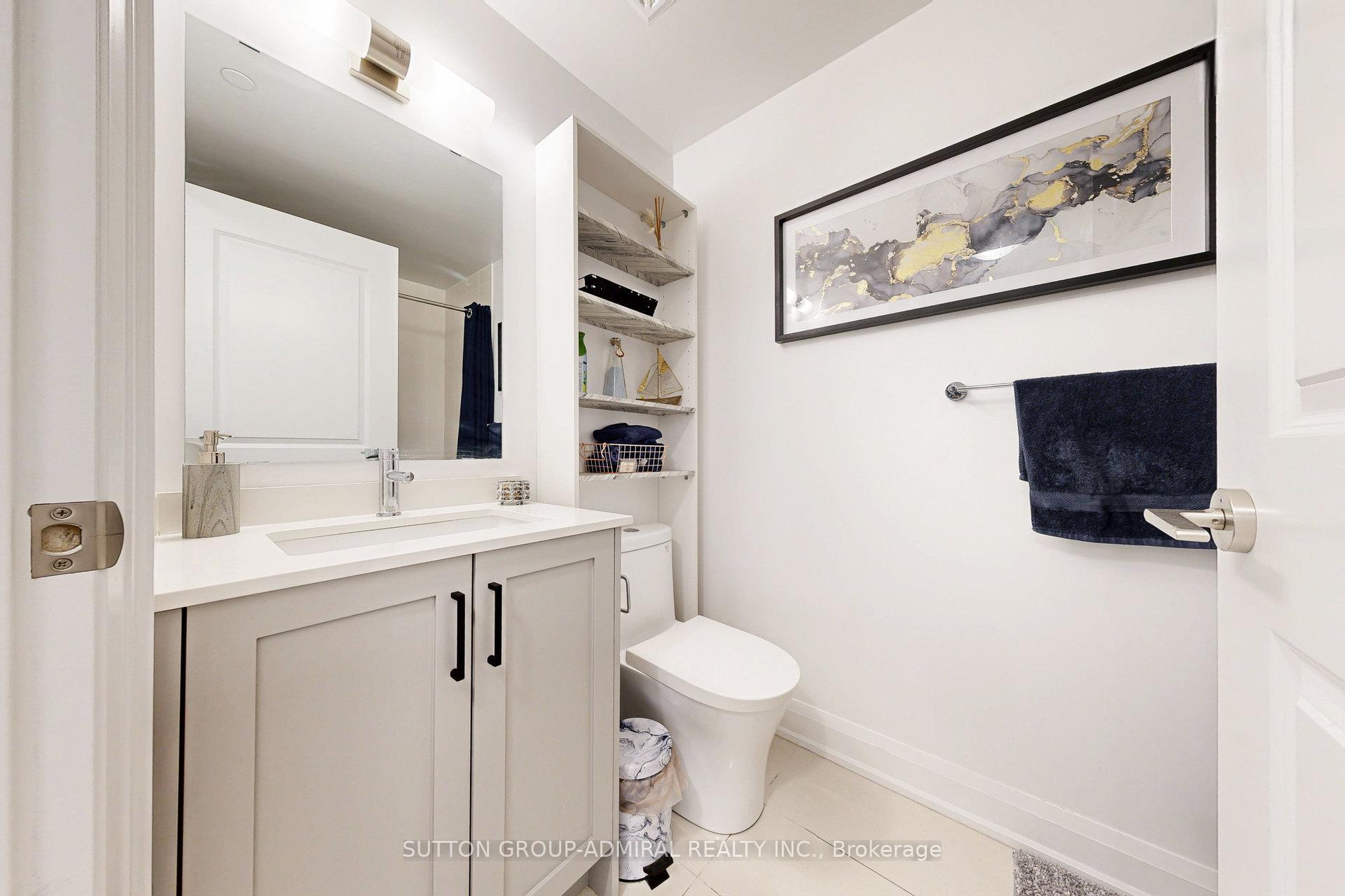 2 Bedrooms Condo at 20 Gatineau, Vaughan For sale