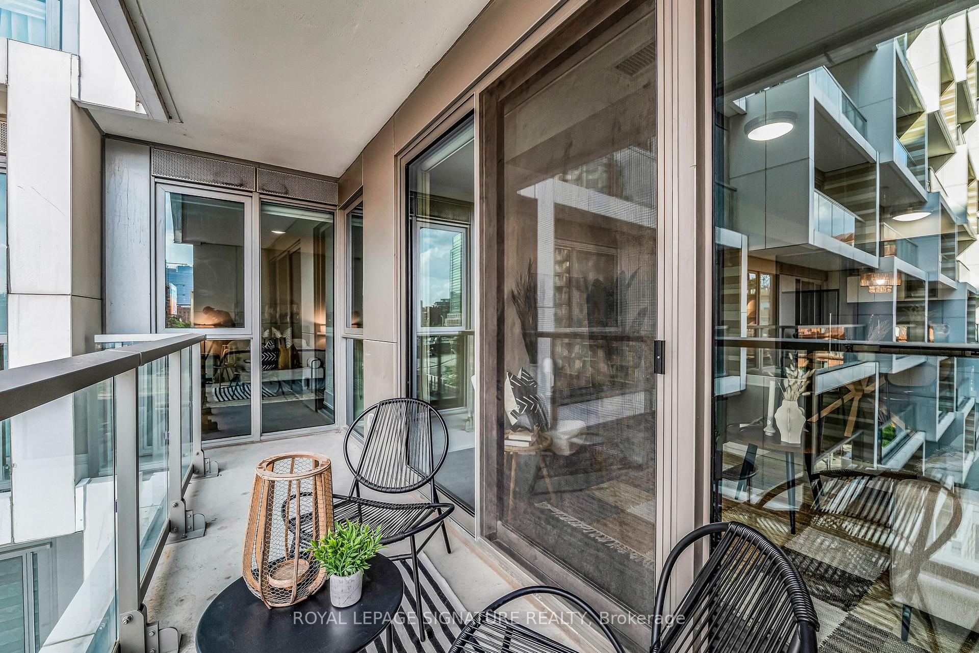 3 Bedrooms Condo at 118 Merchants’ Wharf, Toronto For sale