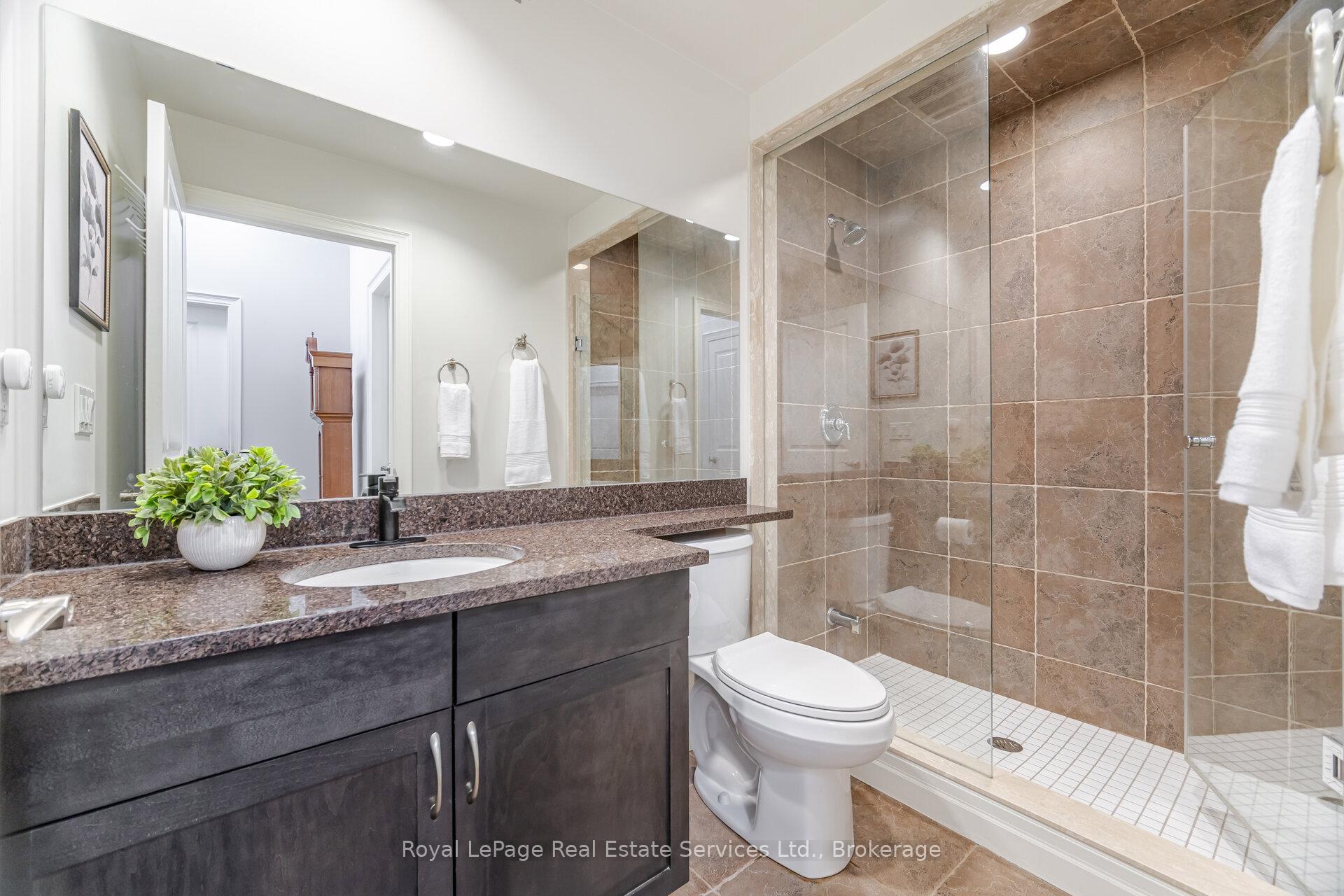 2 Bedrooms Condo at 360 Pearl, Burlington For sale
