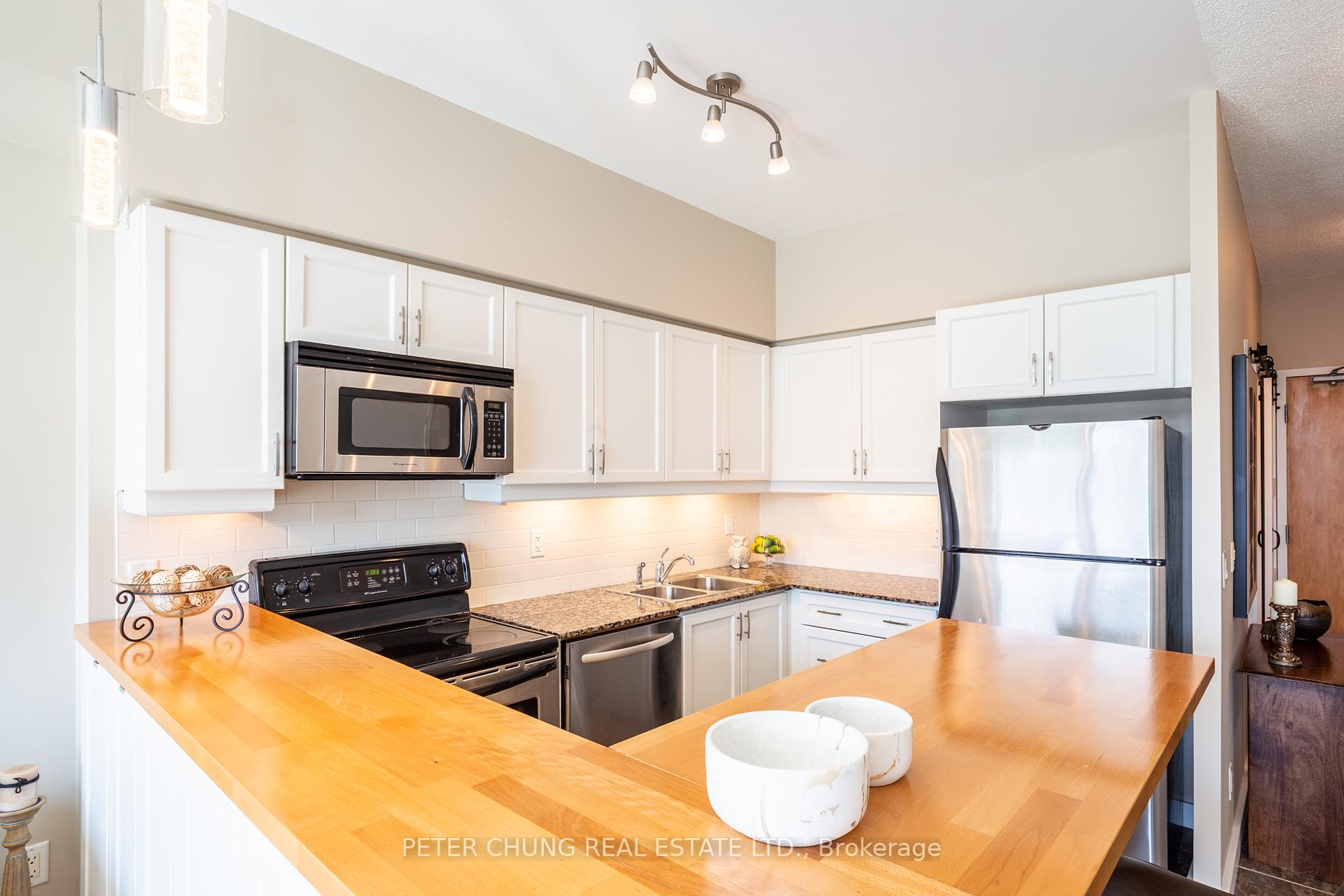 2 Bedrooms Condo at 601 Kingston,  Toronto For sale