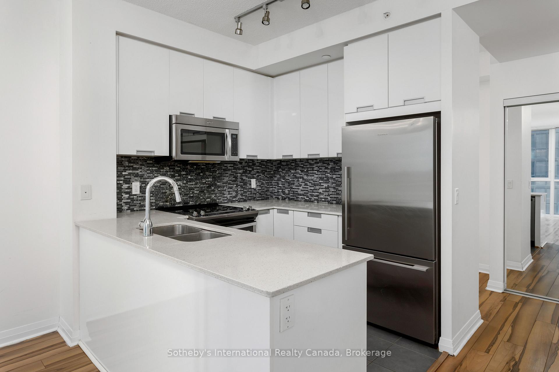 2 Bedrooms Condo at 55 Eglinton, Mississauga For sale