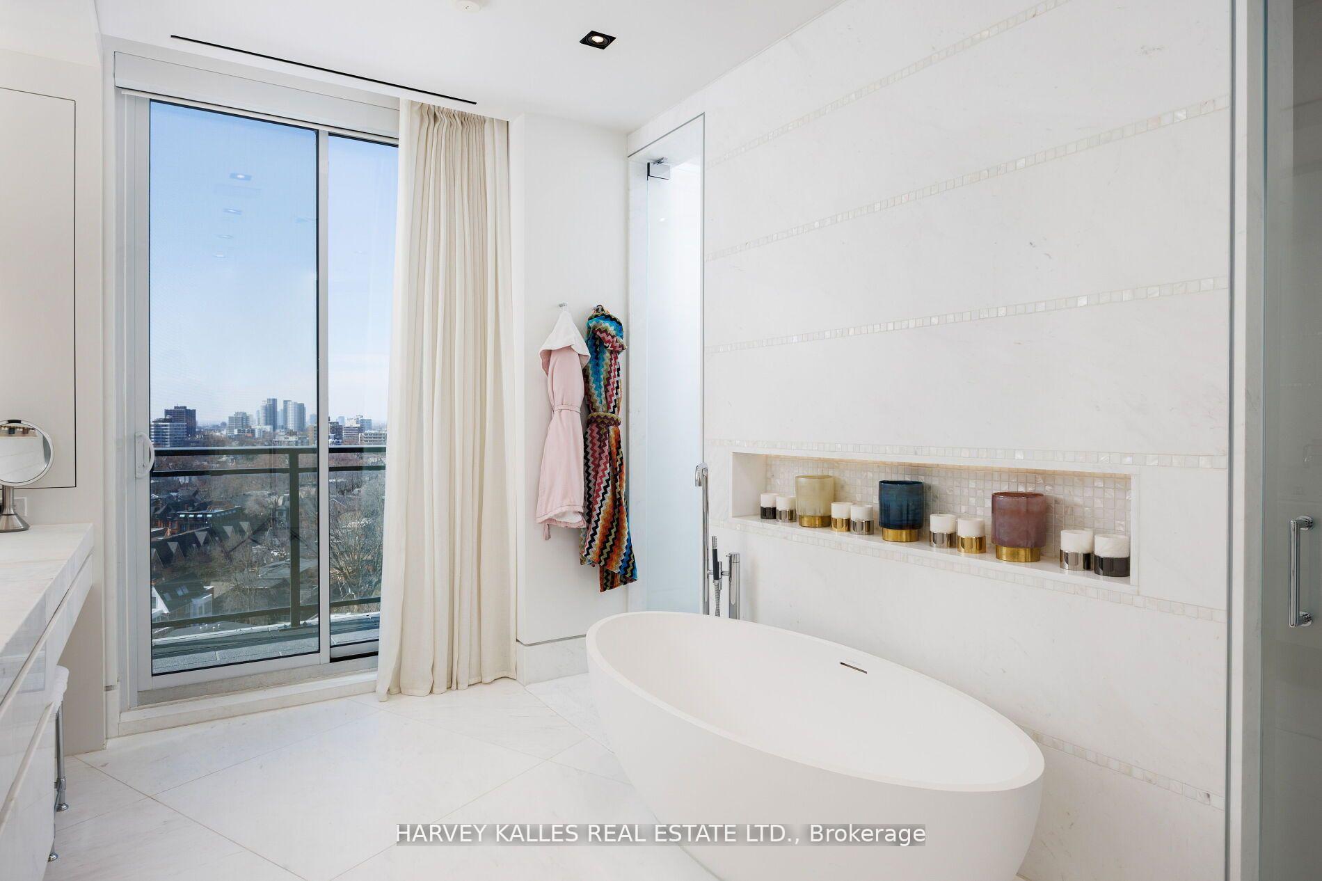4 Bedrooms Condo at 181 Davenport, Toronto For sale
