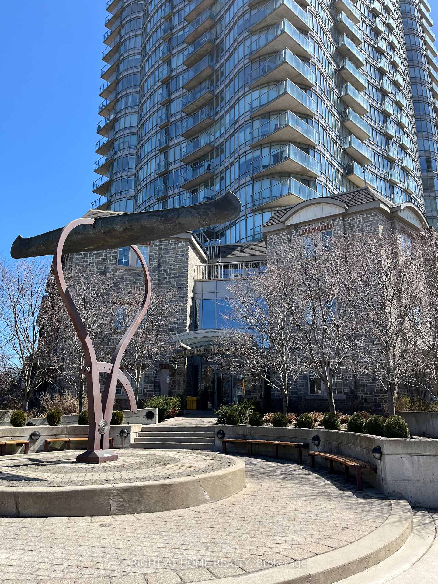 2 Bedrooms Condo at 15 Windermere,  Toronto For sale