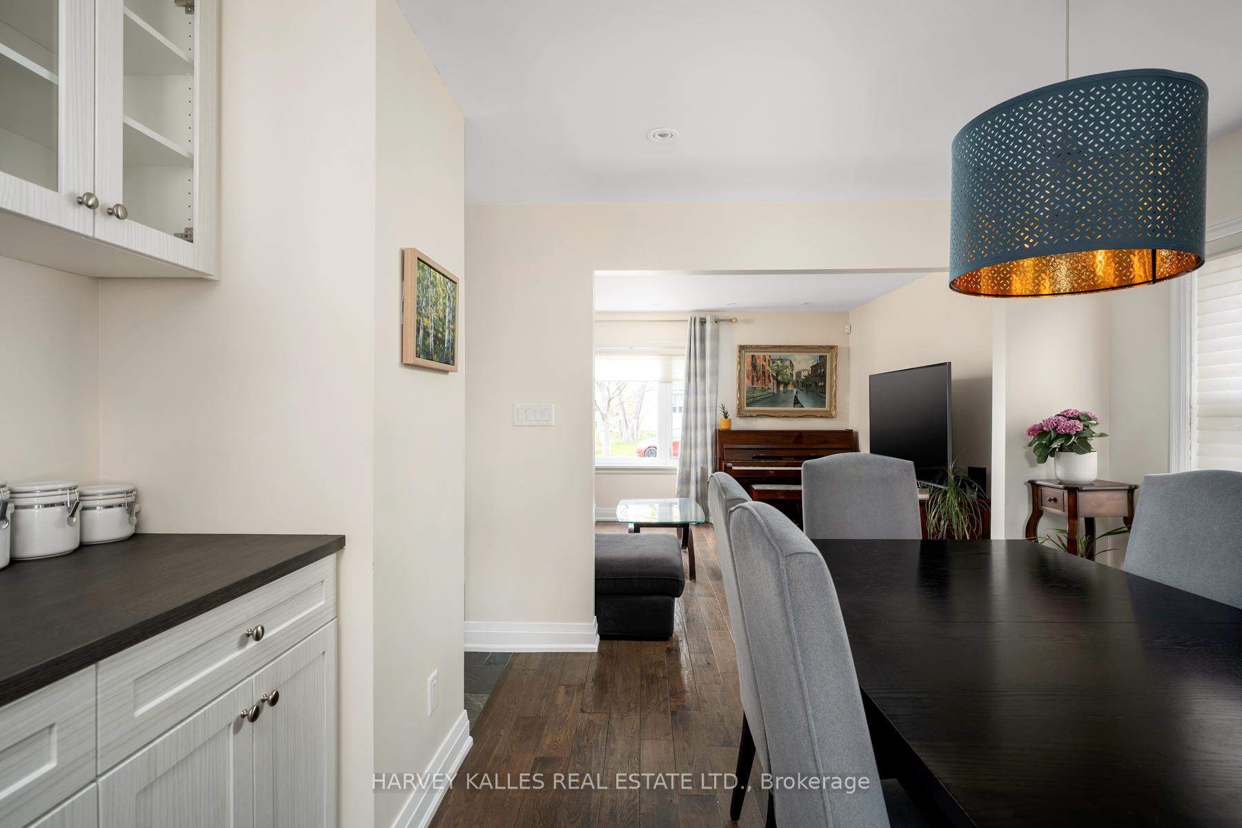 89 Charleswood Drive