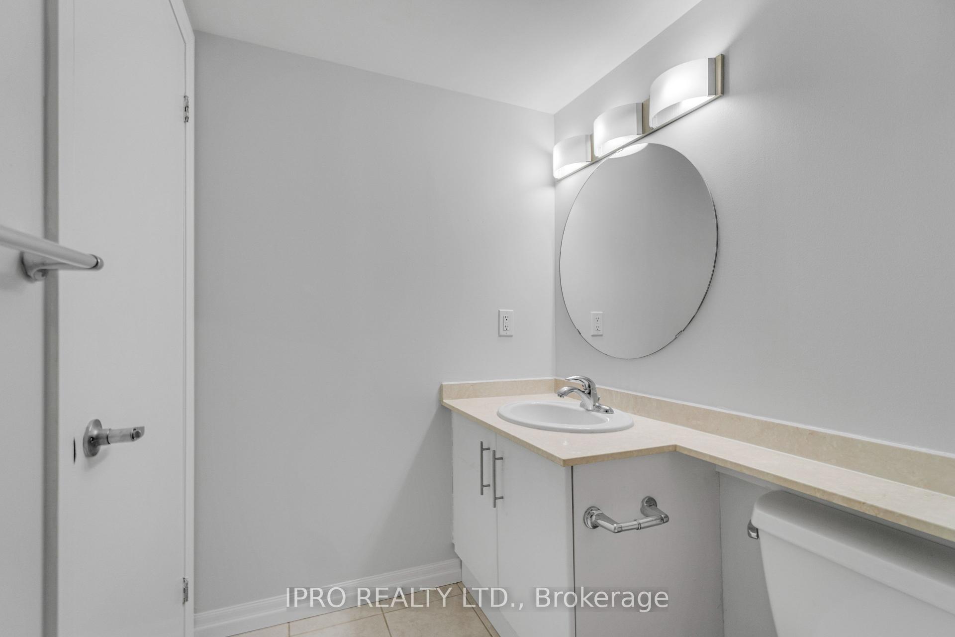 2 Bedrooms Condo at 16 Yonge, Toronto For sale