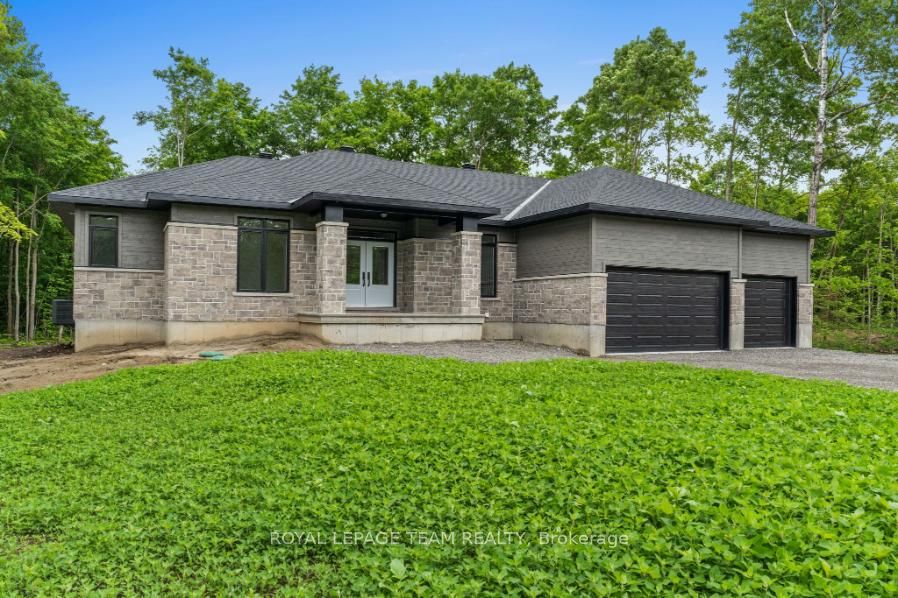 47 Hogan Drive, McNab/Braeside, ON K7S 0H8