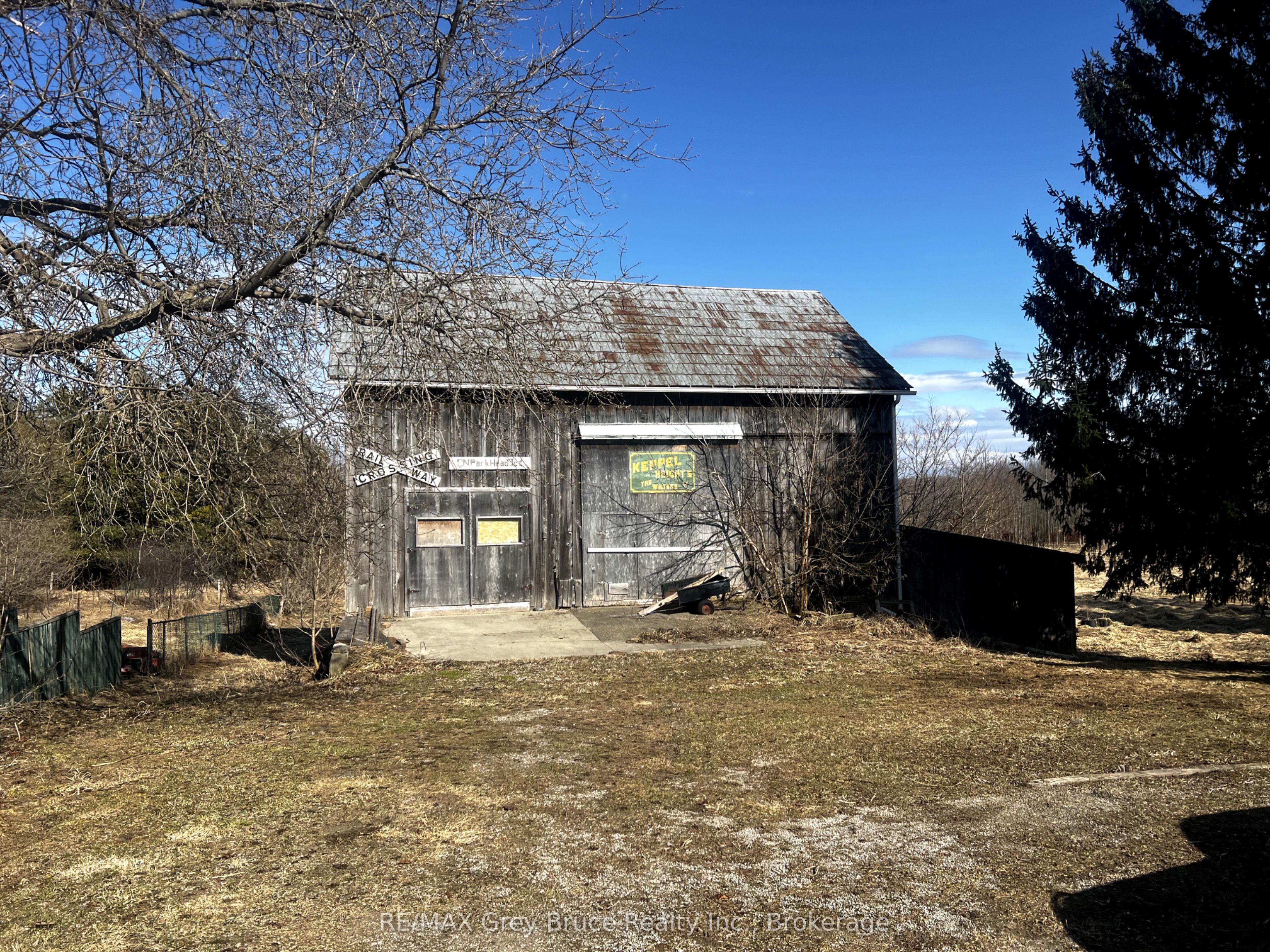 10179 6 Highway, Georgian Bluffs, ON N0H 2T0