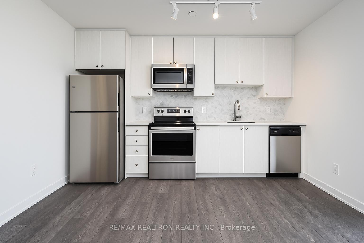 3 Bedrooms Condo at 10 Wilby, Toronto For sale
