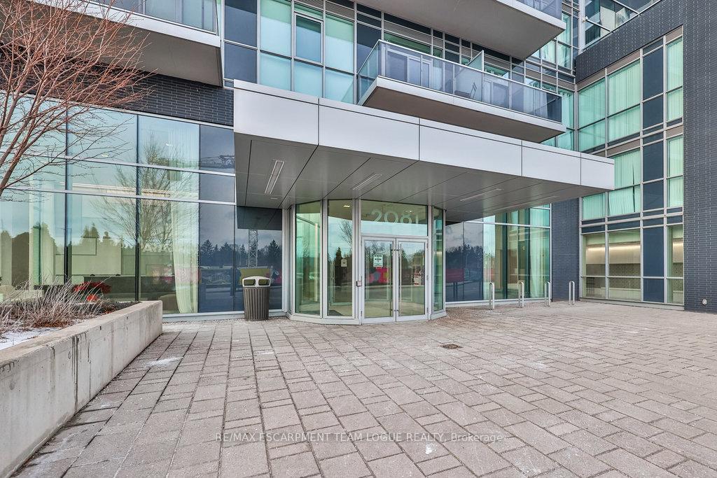 2 Bedrooms Condo at 2081 Fairview,  Burlington For sale
