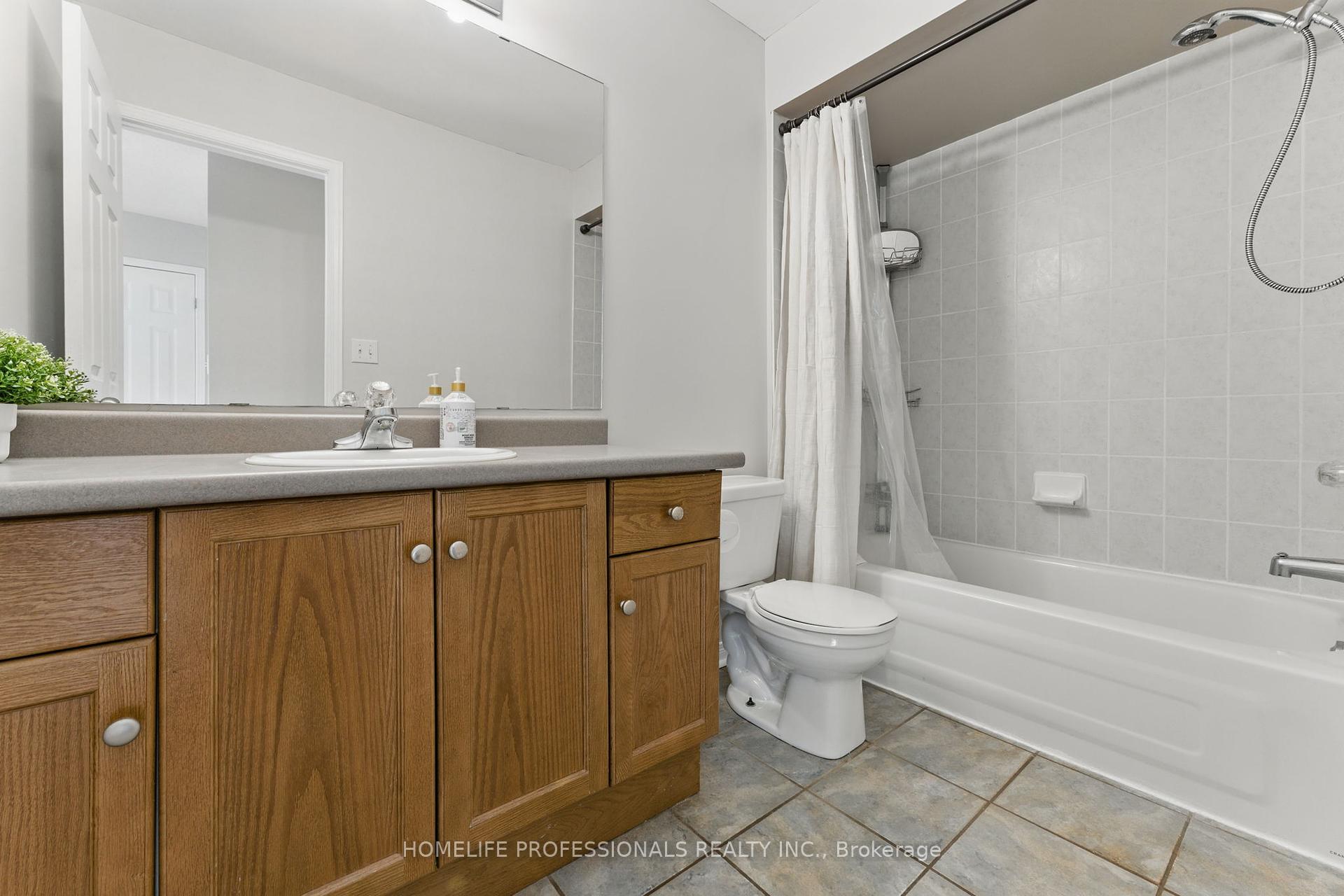 3 Bedrooms Condo at 485 Green,  Hamilton For sale