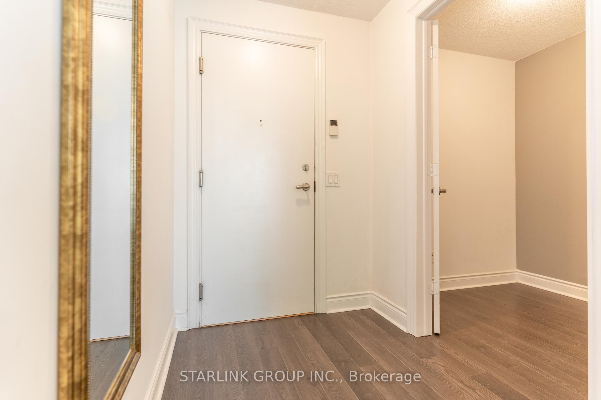 2 Bedrooms Condo at 25 Greenview, Toronto For sale