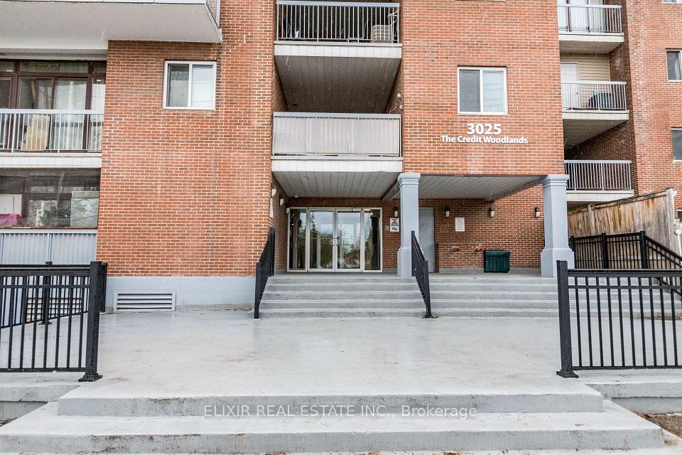 #336 - 3025 The Credit Woodlands Drive, Mississauga, ON L5C 2V3
