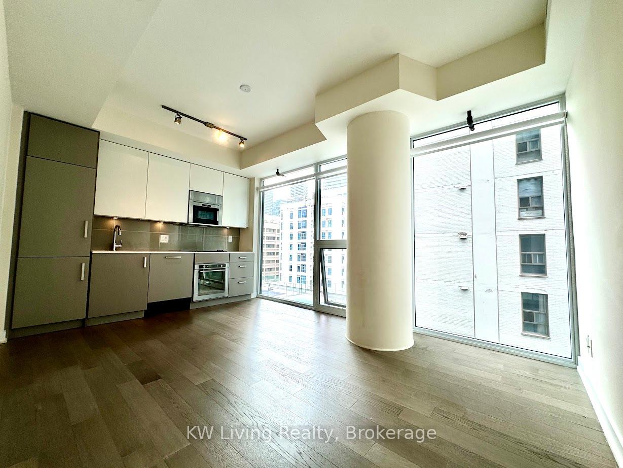 1 Bedroom Condo at 17 Dundonald,  Toronto For sale