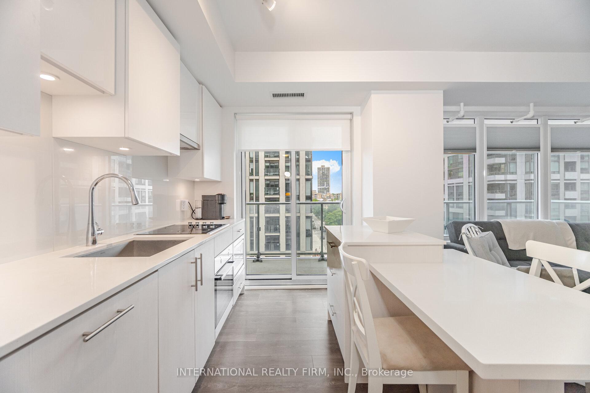 2 Bedrooms Condo at 99 Broadway, Toronto For sale