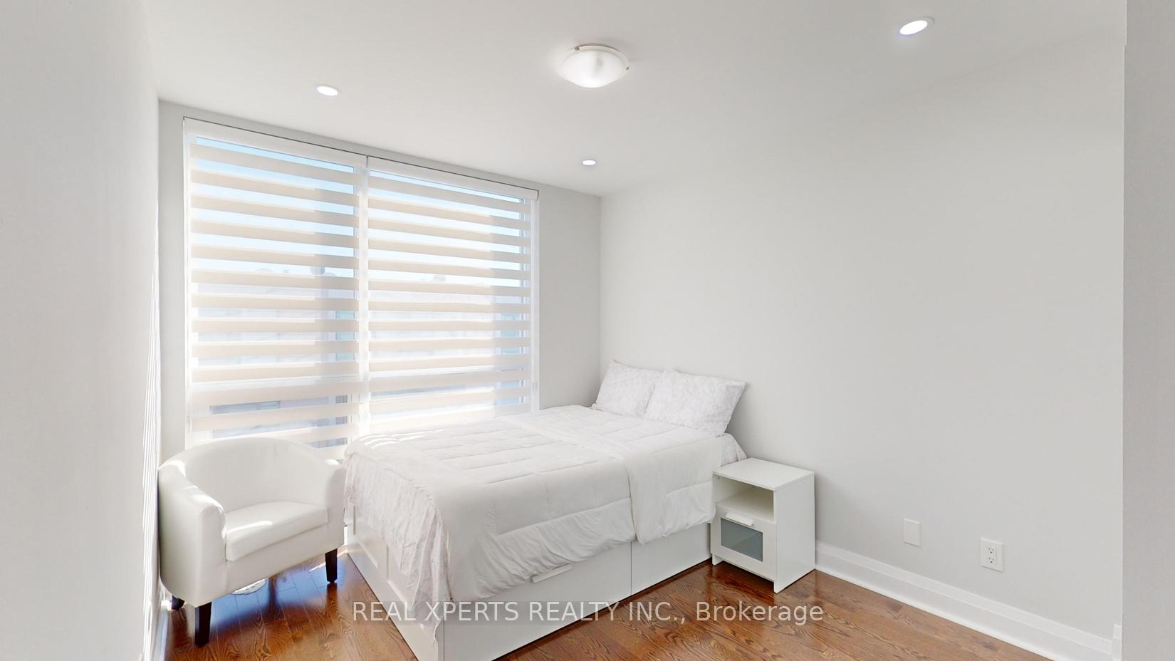 4 Bedrooms Condo at 90 Little Creek,  Mississauga For sale
