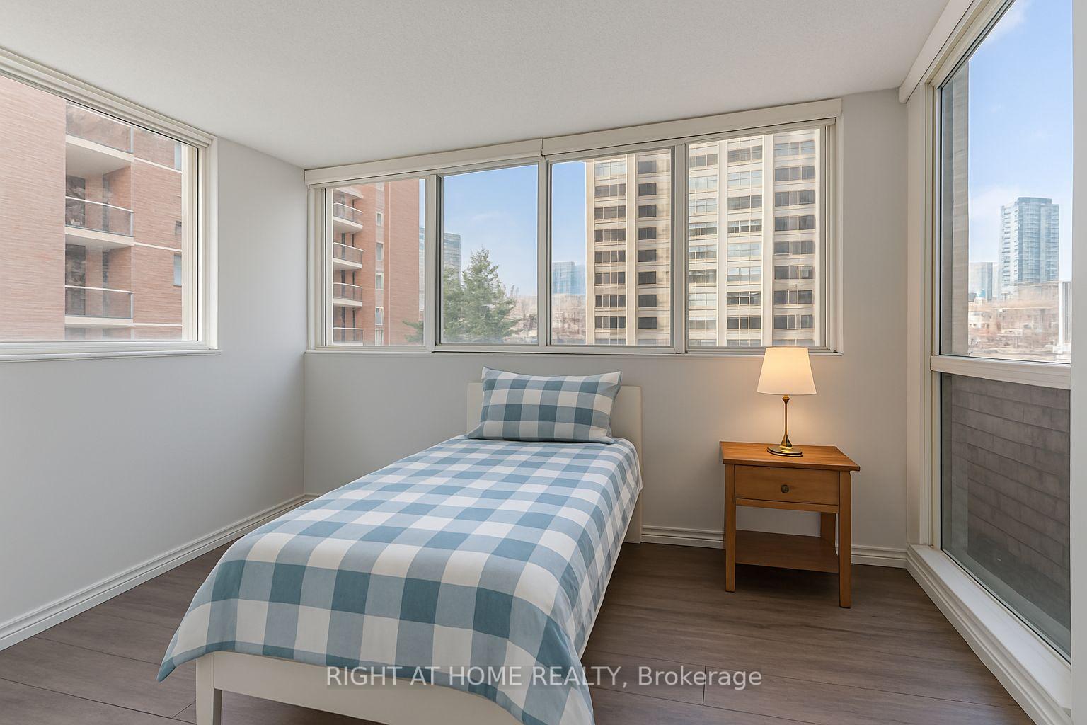 2 Bedrooms Condo at 60 Homewood, Toronto For sale