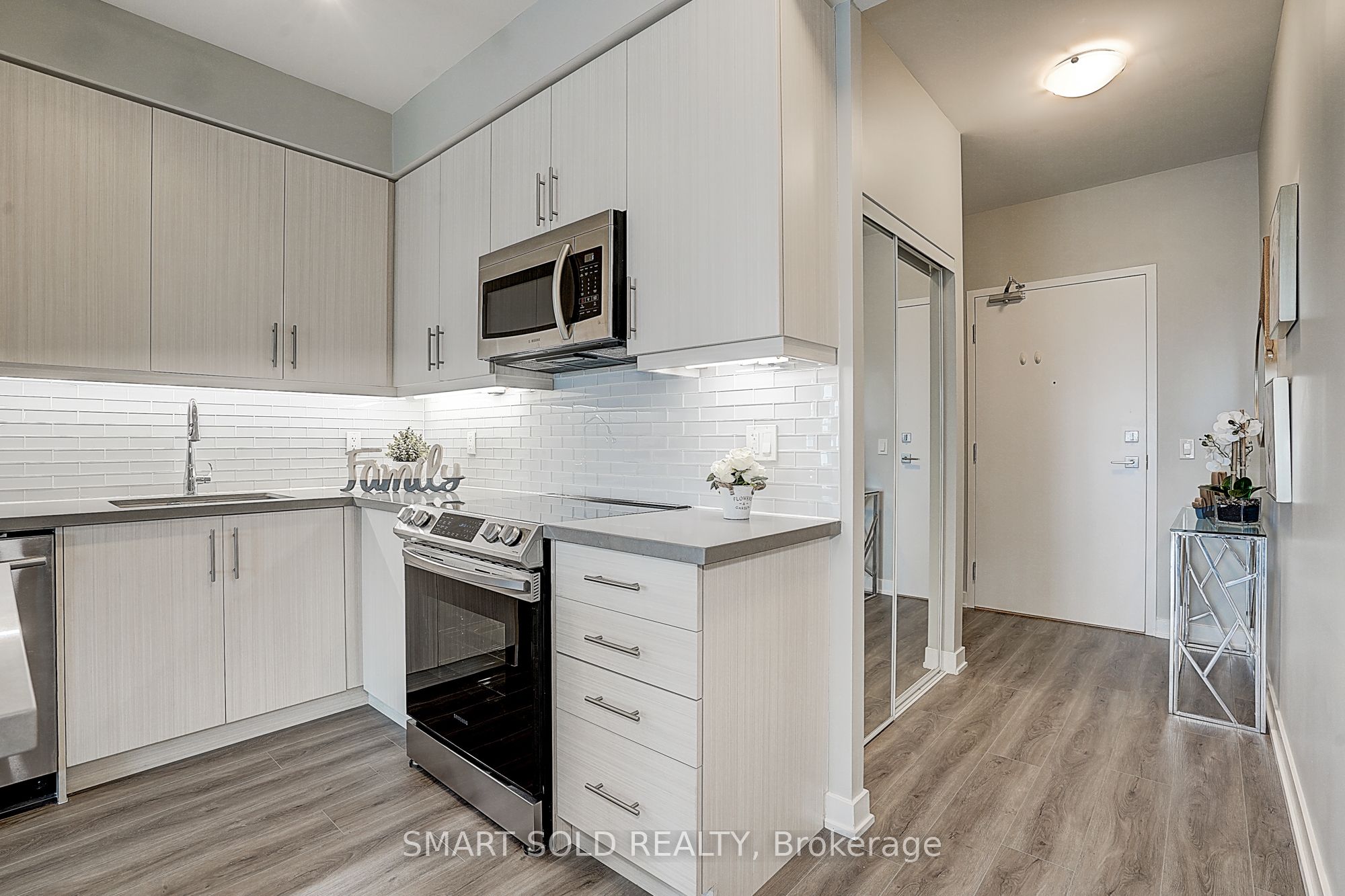 75 Oneida Crescent, #1511