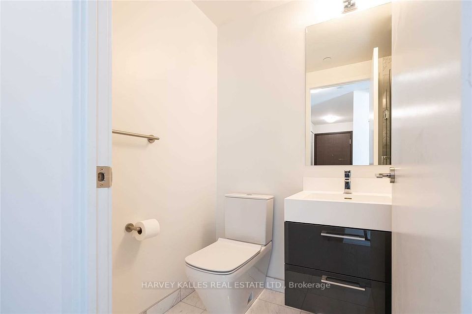 1 Yorkville Avenue 705