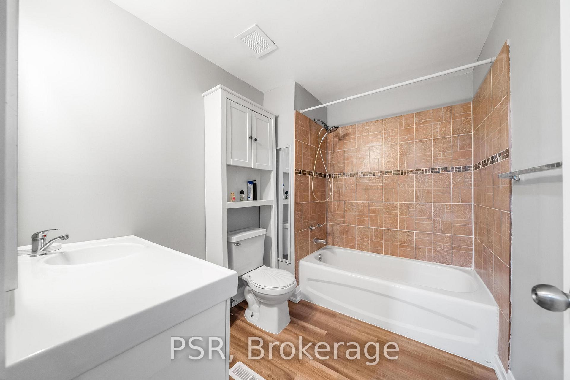 3 Bedrooms Condo at 10 Angus, Hamilton For sale
