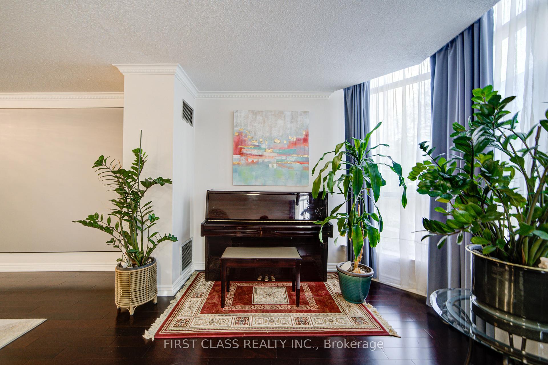 3 Bedrooms Condo at 25 Bamburgh, Toronto For sale